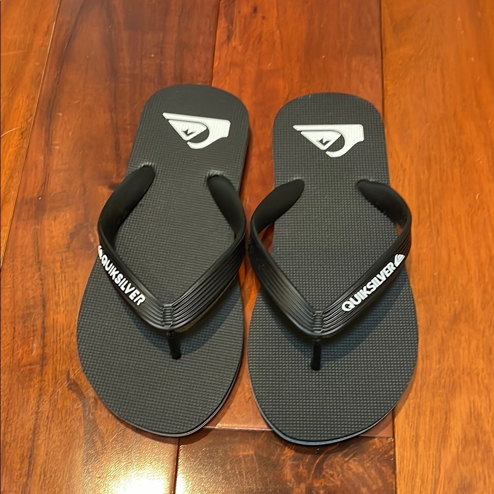 Quiksilver Black Sandals Minimalist Design size 4